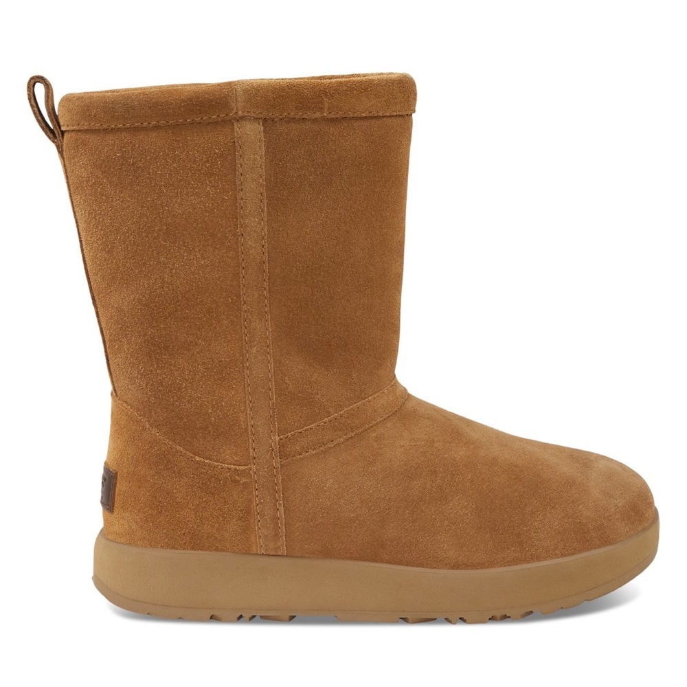 UGG CLASSIC SHORT WATERPROOF SIZE 6.5
